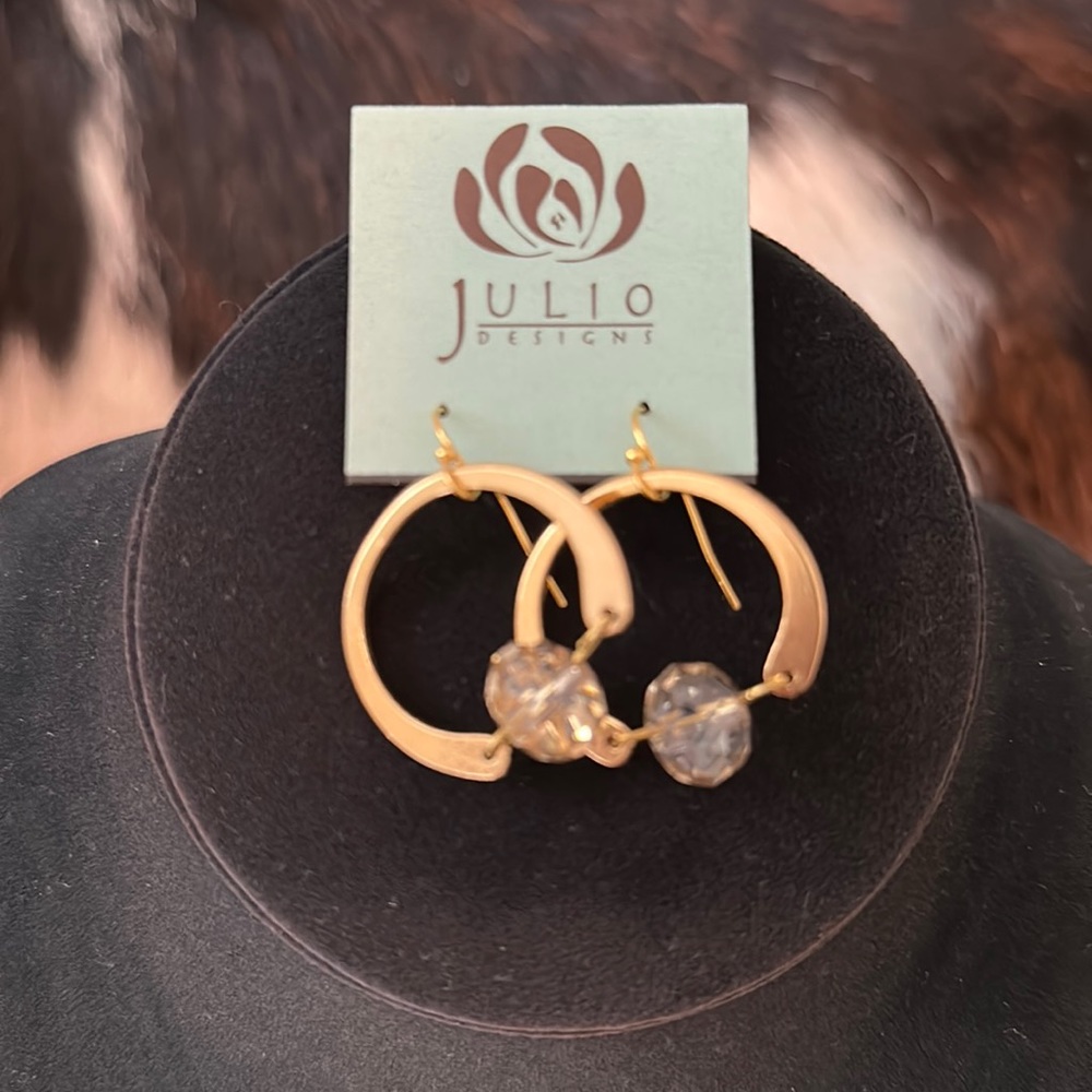 NWT Julio ER572 gold colored flat hoop w/glass bead accent 1.5” length
